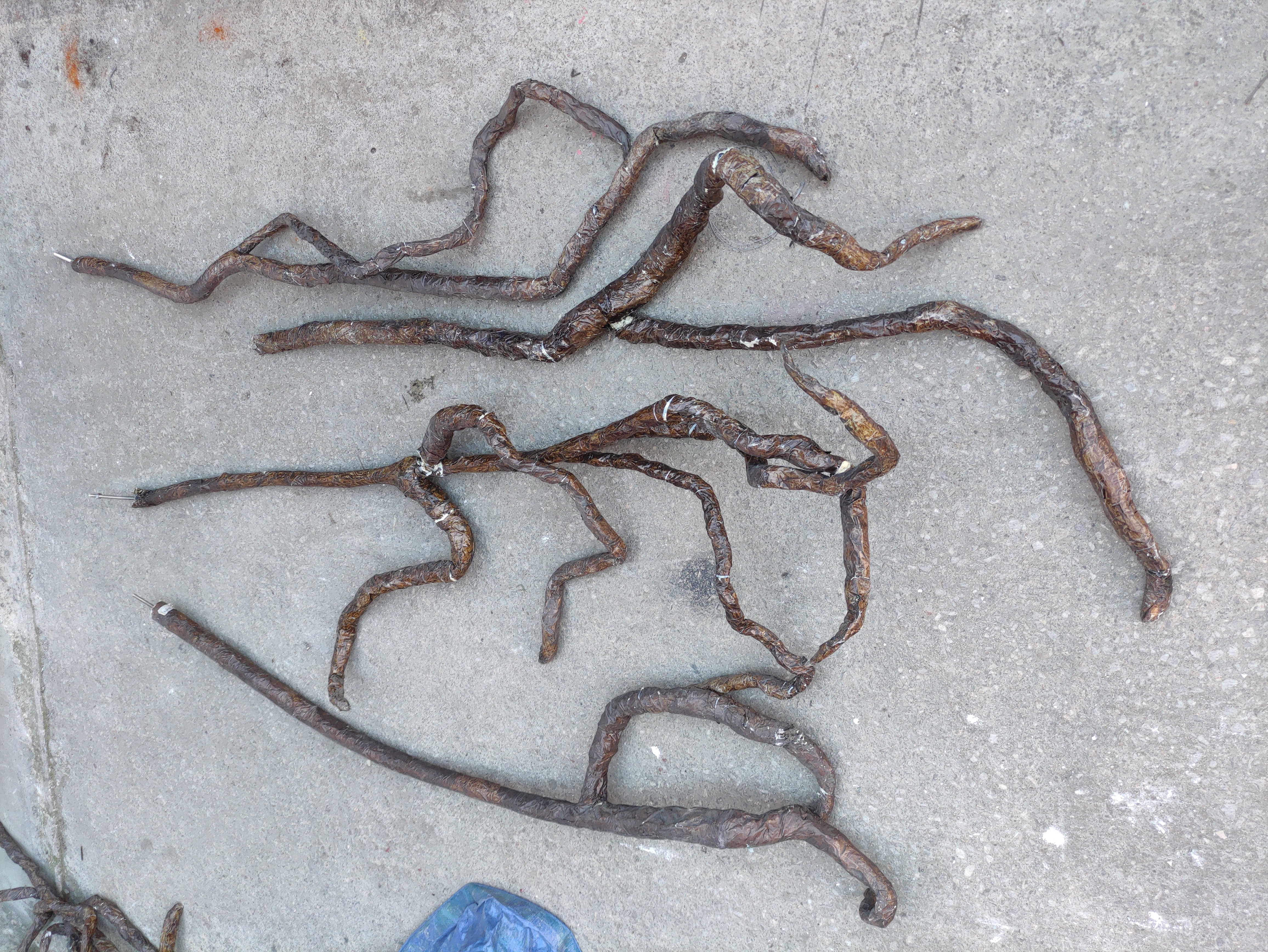 ramas liana tronco ficticio papel mache